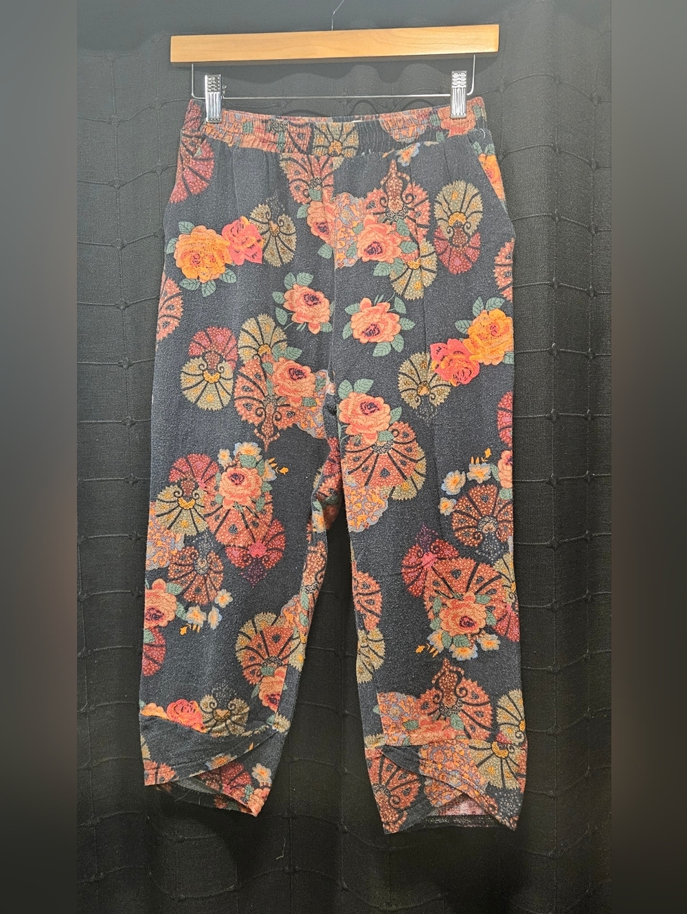 Urban Outfitters Boho Floral Tapestry Tulip Hem Pants XS Charcoal Orange Knit - Picture 4 of 6